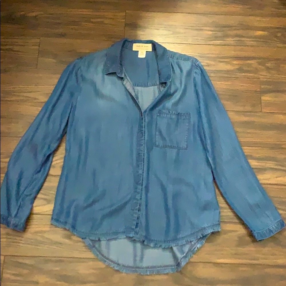 NWOT cloth and stone distressed chambray shirt